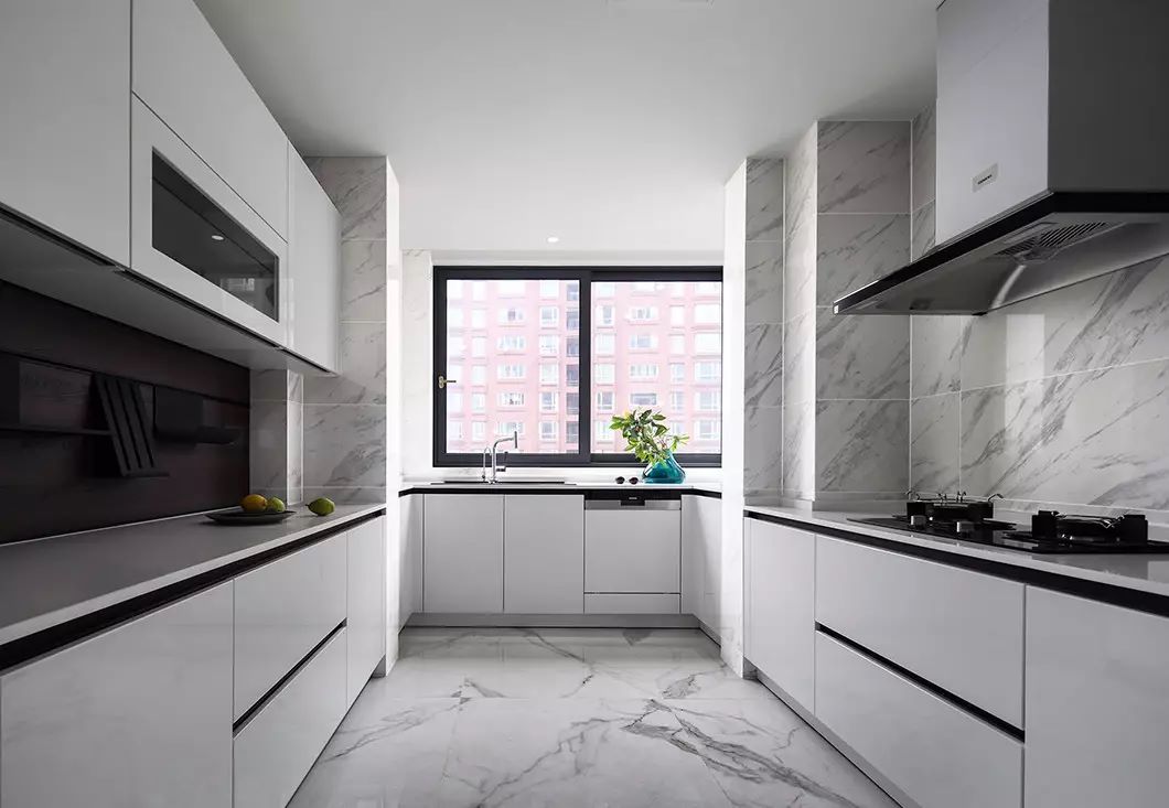 綠地國際金融城裝修,現(xiàn)代簡約黑白灰